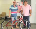 Divaldo Alan Dias veio para retirar o prêmio de sua esposa que ganhou uma bicicleta depois de comprar na Belle Marie